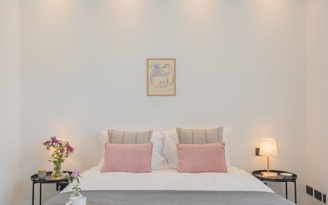 Piccola Como Lotus With 1 Bathrooms