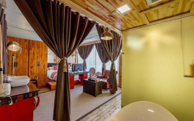 Lost Horizon Resort