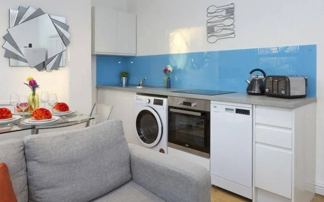 Charming Tower Bridge Apartment