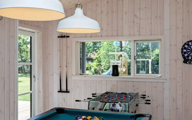 8 Person Holiday Home in Vaeggerlose