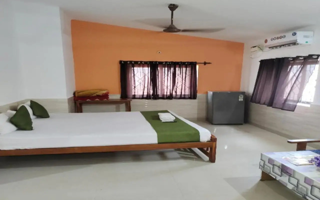 Oyo 87132 Mahamaya Holiday Inn