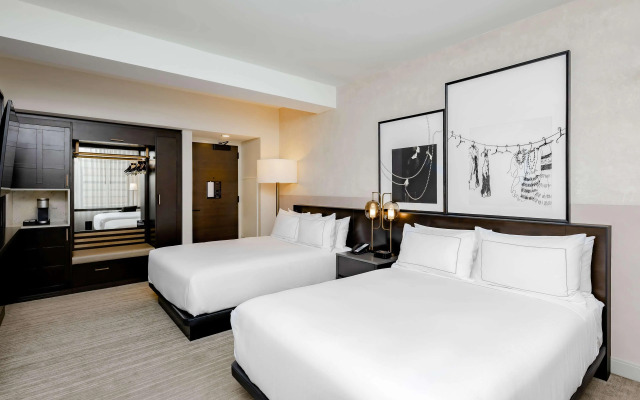 Hotel Fort Des Moines, Curio Collection by Hilton