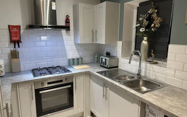 Bramblemead 5 bed House in Manchester Leigh