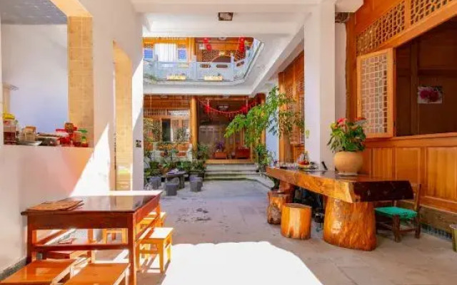 Xiaoyixiongjia Hostel