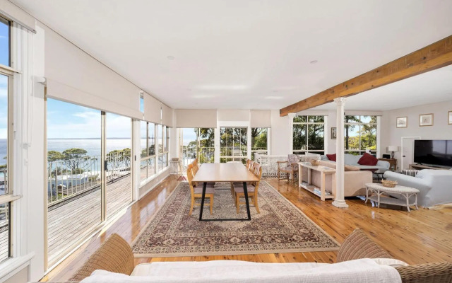 Sea Point at Hyams Beach 4pm Check Out Sundays