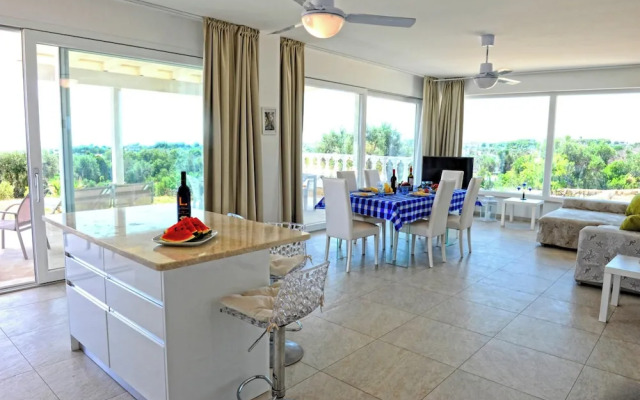 Villa Vanissia With Garden And Sea View