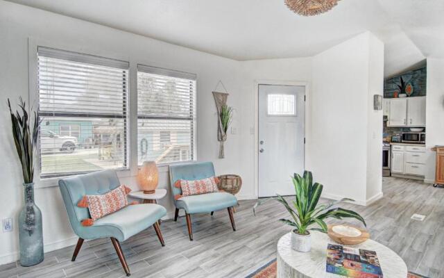 Chat N Chill Lounge NS801