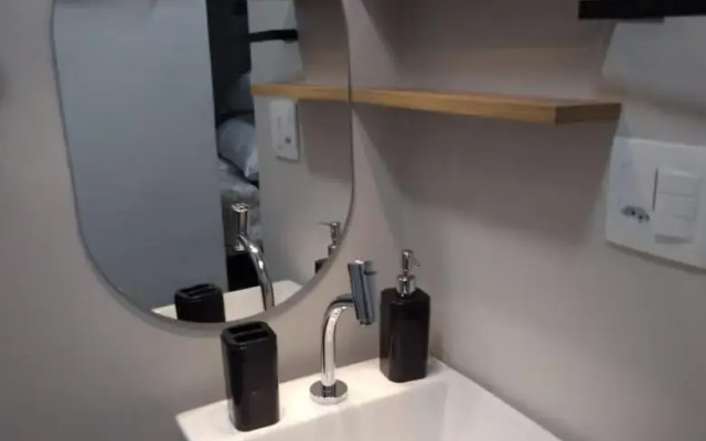 Studio 156, ótima localização, 150 metros do mar