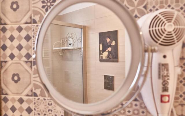 Equorum Prospectus 1 - OSTUNI CENTRO - Guest House