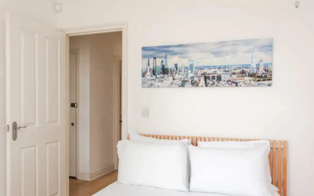 Homely 2 Bedroom Flat Near Embankment Station