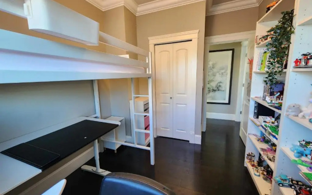 Rare Find Exquisitely New Quiet & Safe Skytrain Home