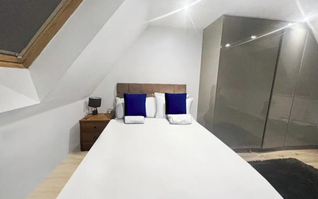 6 Bedroom House in Milton Keynes