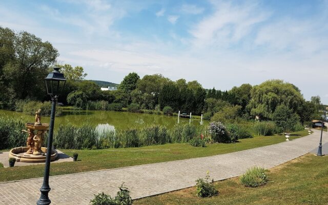 Domaine De Lardoisiere