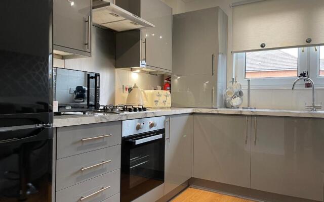 King Court Apartment