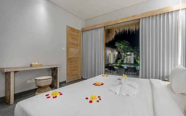 Brand new Luxury 3BR villa Ethnic Ubud 4