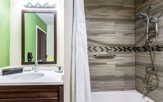 Van Wyck Hotel & Suites Near JFK Airport