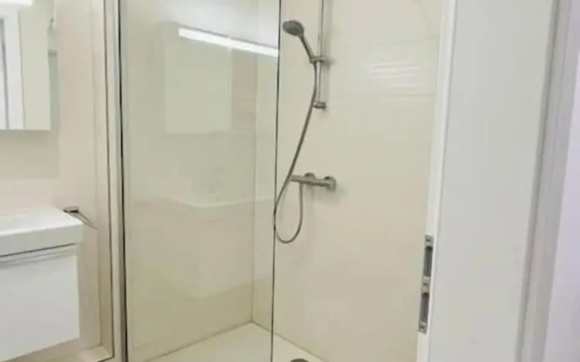 2 Bedrooms Flat in Center with Parking