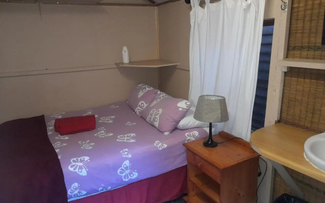 1322 Backpackers International