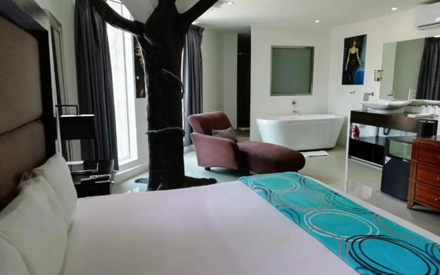 Coast Calgary Downtown Hotel & Suites by APA