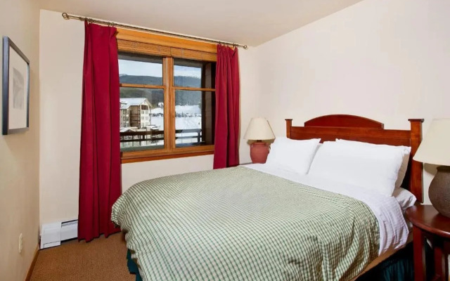 Zephyr Mountain Lodge