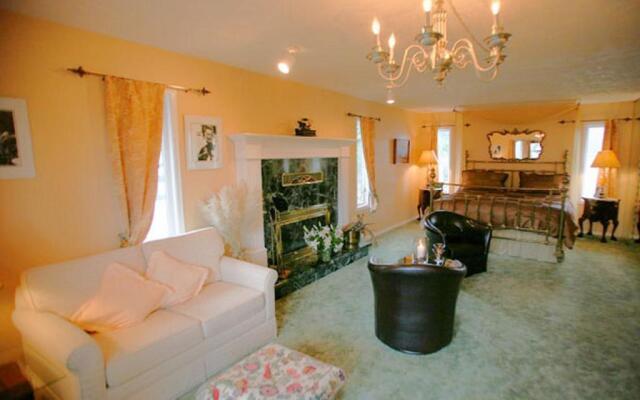 Hemingway's By the Sea B&B