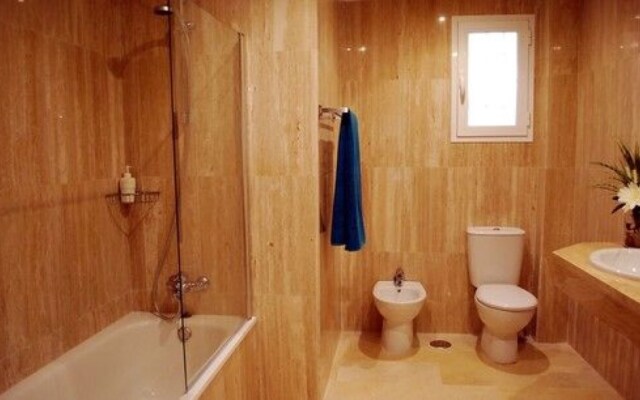 3 Bedroom Apartment with Jacuzzi JO2