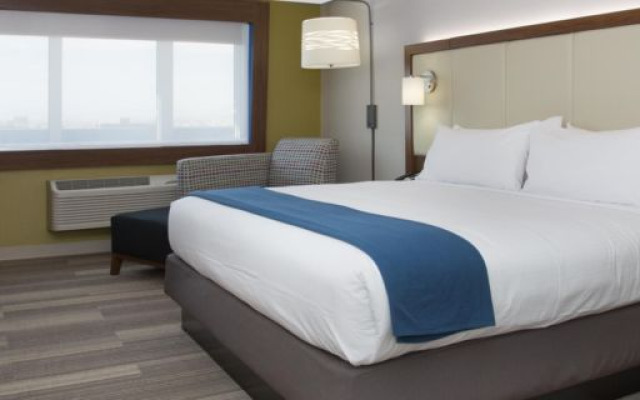 Holiday Inn Express & Suites Dodge City, an IHG Hotel