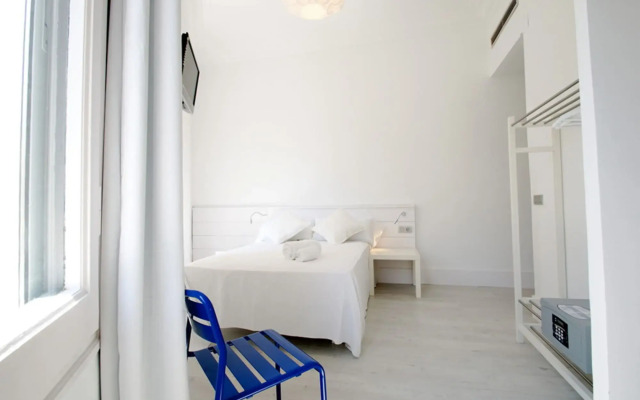 Hostal Express by gaiarooms