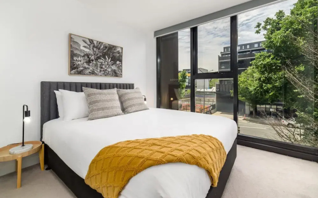 Chic 3-bed in Central With Pool, Sauna and Gym