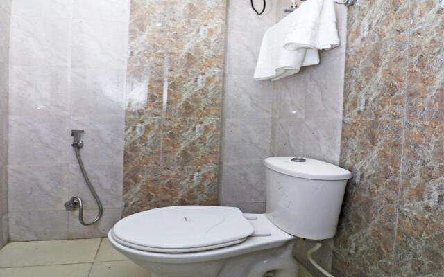 OYO 28366 National Hotel
