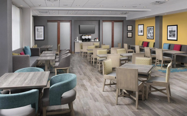 Hampton Inn Miami - Airport East, FL