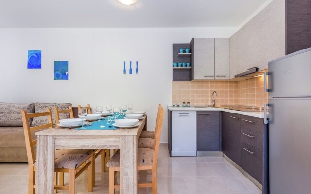 Charming Home With Swimming Pool and Beautiful Covered Terrace