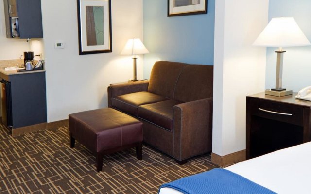 Holiday Inn Express & Suites Greenville - Downtown, an IHG Hotel