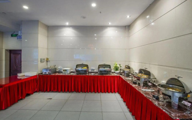 Jinfeng Hotel (Louxing Square Spring Garden Pedestrian Street Store)