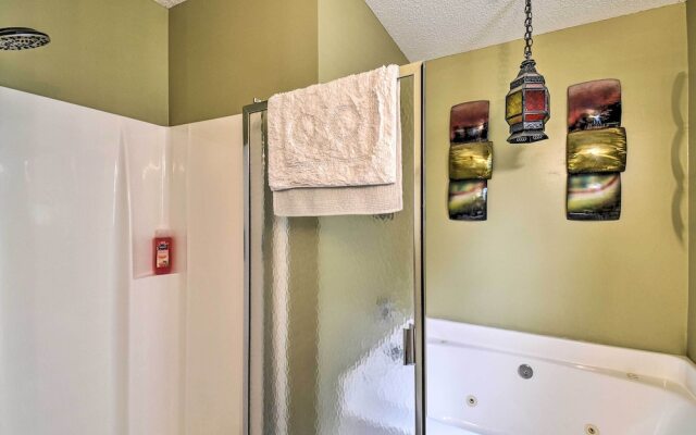 Hampton Home w/ Fireplace + Close to Beaches!