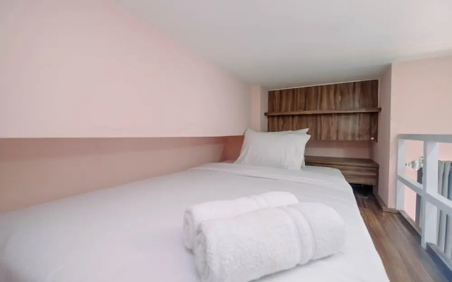 Minimalist and Comfy Studio Dave Apartment By Travelio – Guest Rooms – Depok