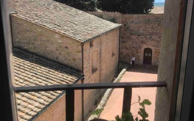 Stylish Luxury Loft Sleeps 4 San Gimignano Tuscany