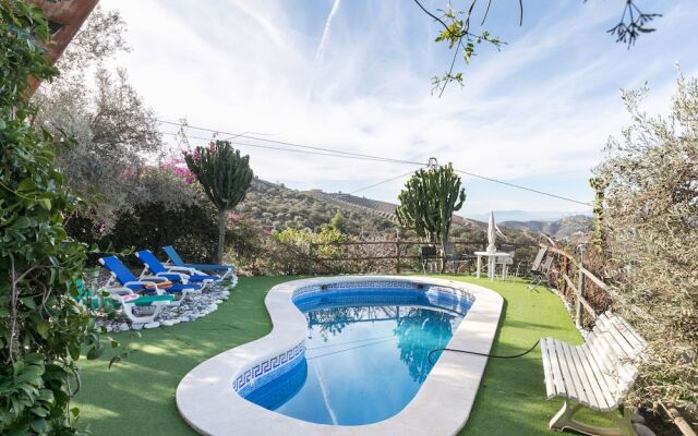 Tranquil Cottage in Torrox With Private Swimming Pool