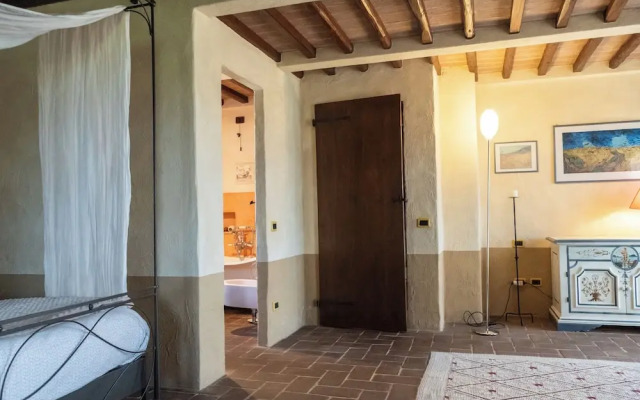 Tenuta di campagna con piscina immersa nel verde