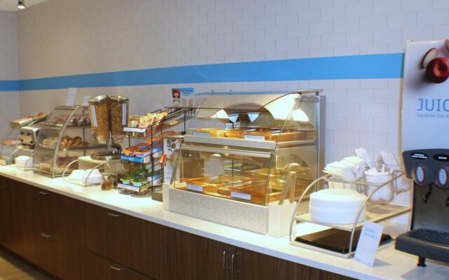 Holiday Inn Express & Suites Plainview by IHG