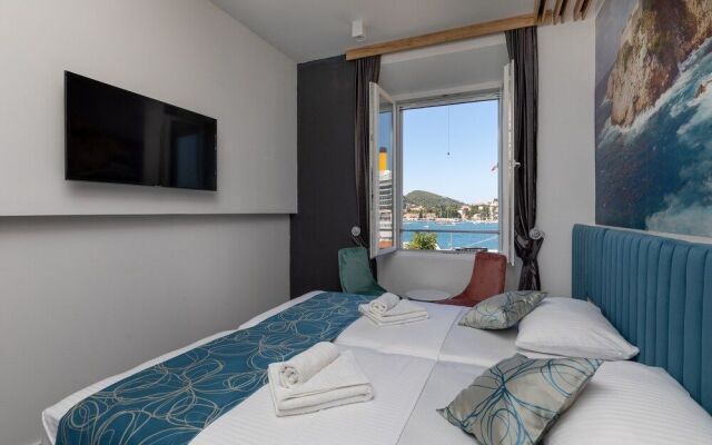 Apartments and rooms Naida
