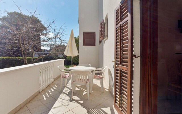Beautiful Apartment in Petrcane With Wifi and 2 Bedrooms
