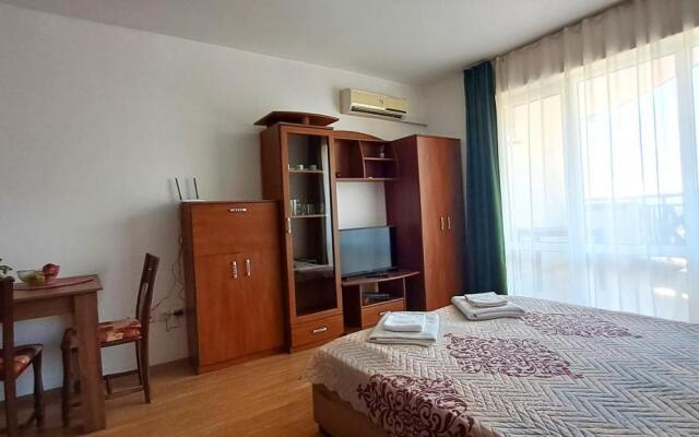 Royal Palm Apart Hotel