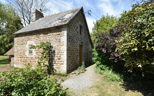 Cozy Holiday Home in Ceauce near Lake