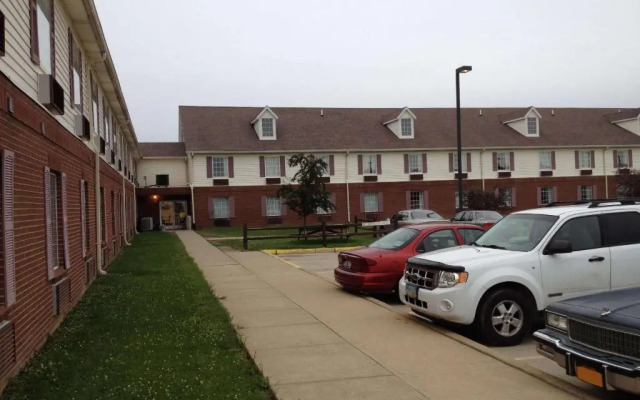 Country Hearth Inn & Suites Willard