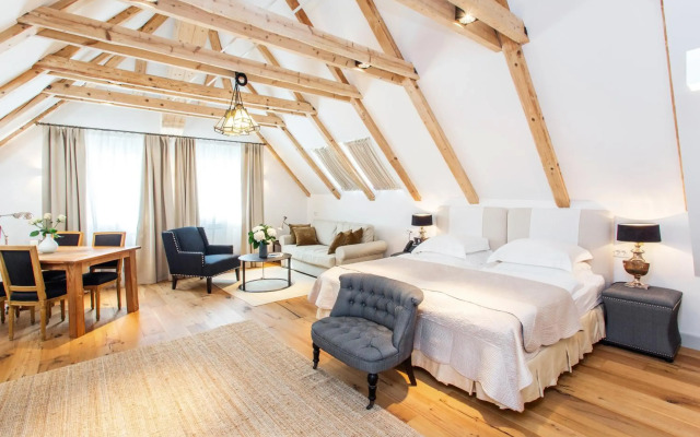 Lesar Hotel Angel
