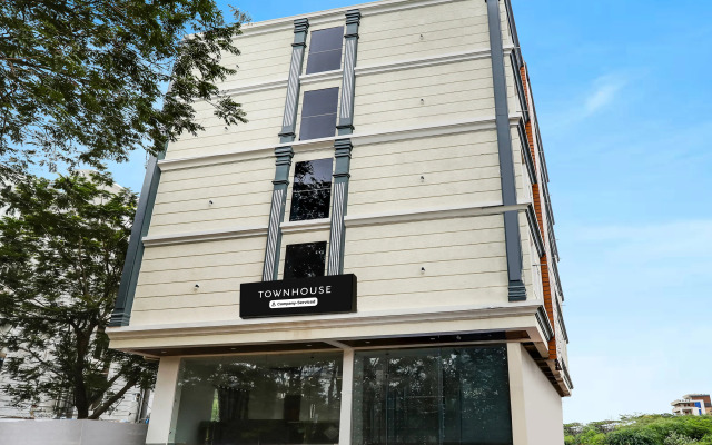 Super Townhouse Shamshabad Near Airport