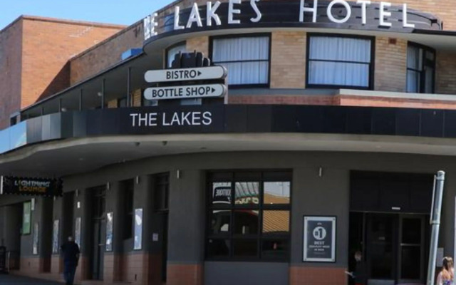 The Lakes Hotel
