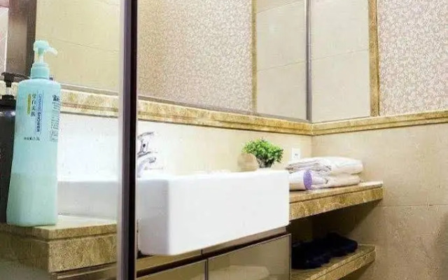 Tamrac International Apartment