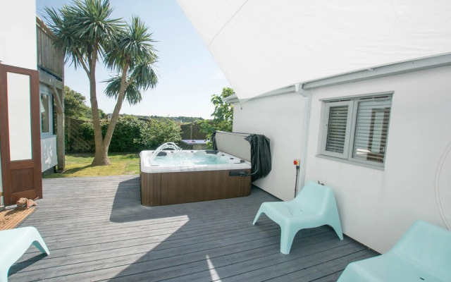 Bag-end House 7 Bedrooms, Sleeps 14, Hot Tub